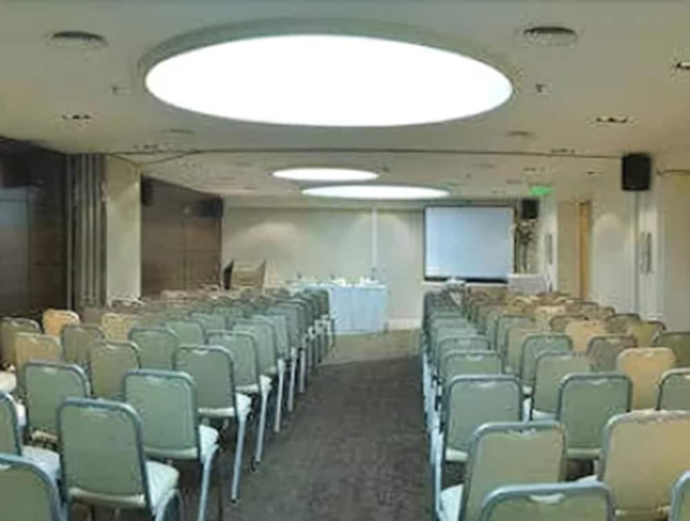Howard Johnson La Canada Hotel & Suites Cordoba İş olanakları fotoğraf